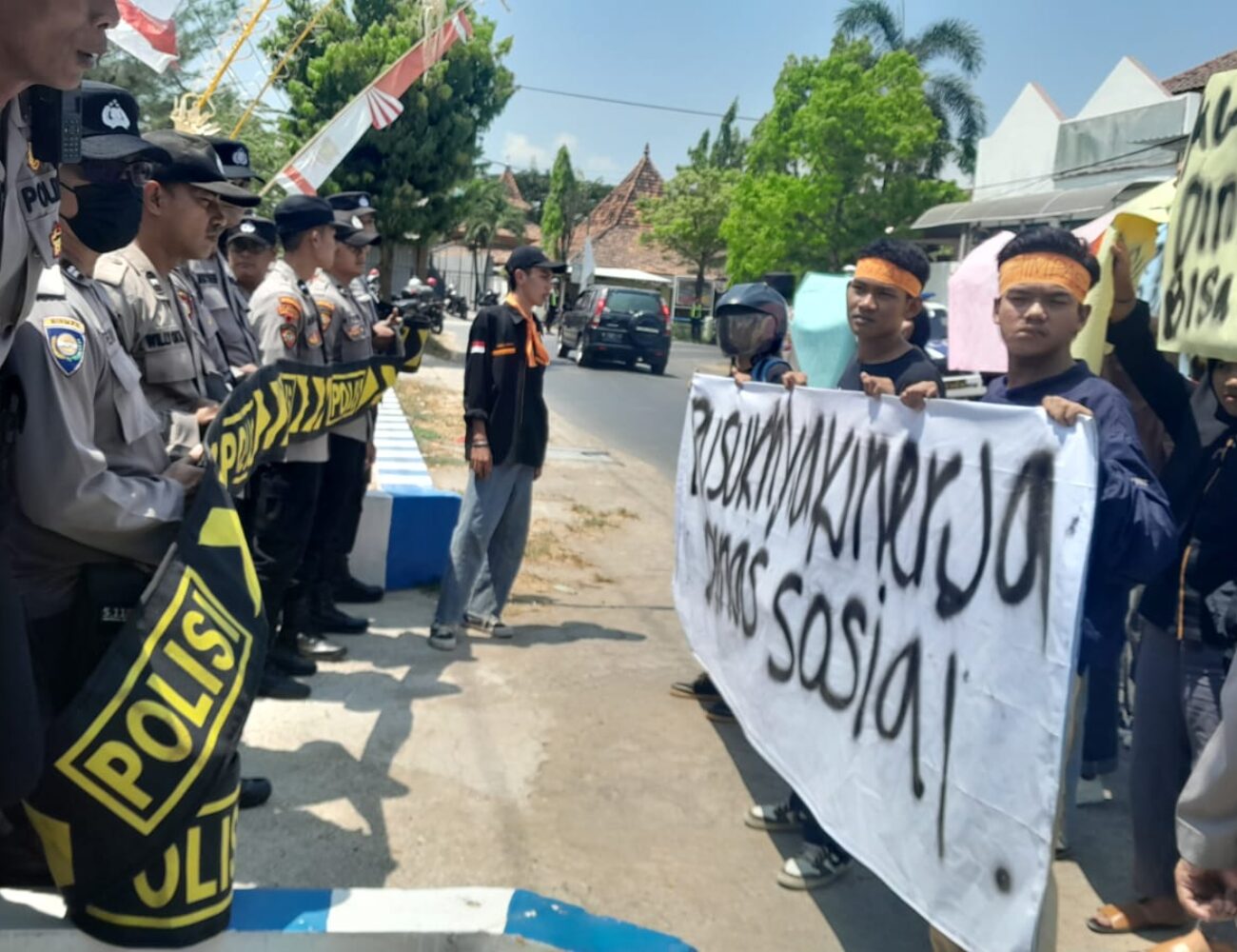 Merasa Kecewa Atas Kinerja Kepala Dinsos, Sejumlah Mahasiswa Lakukan Aksi Demo