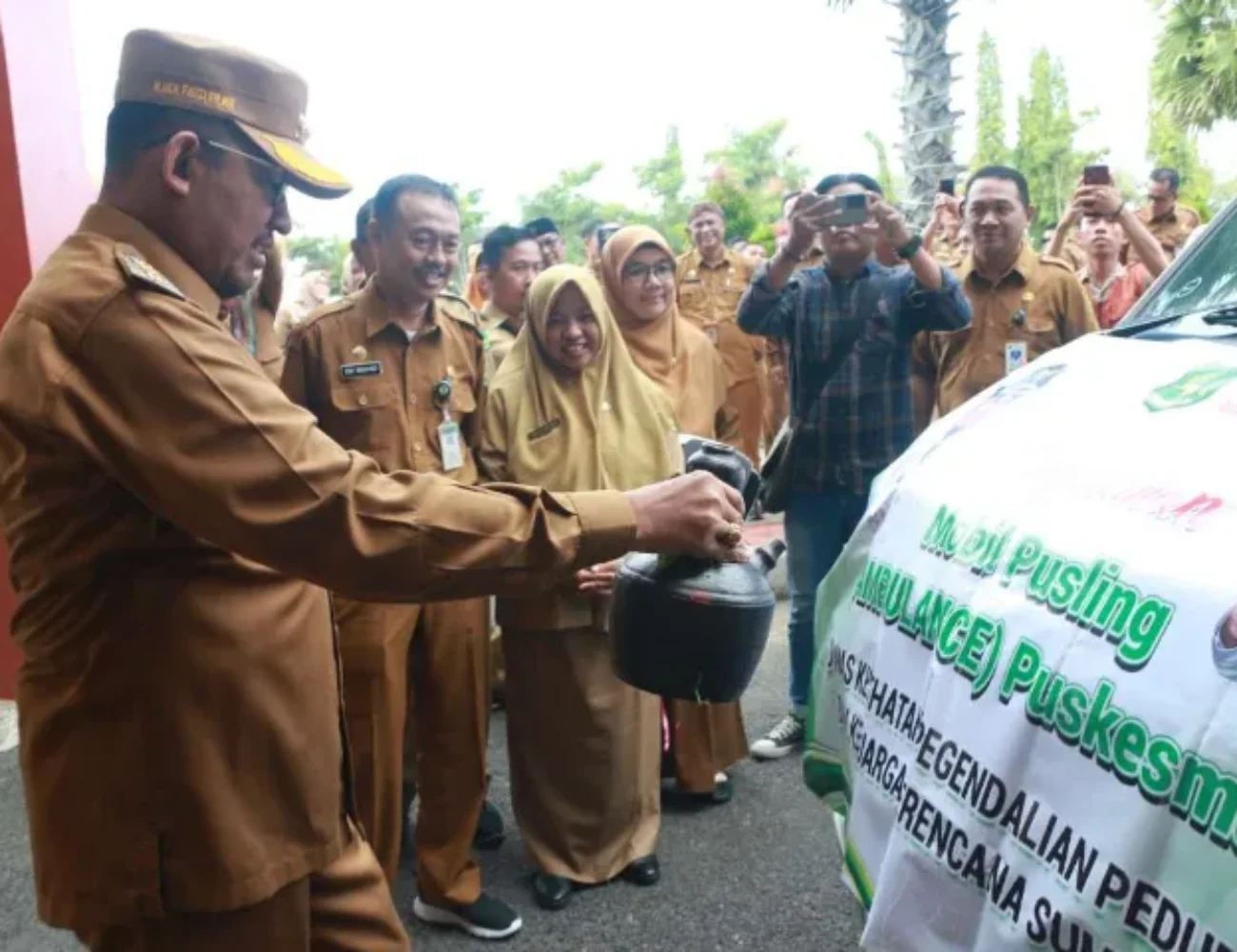 Bupati Sumenep Serah Mobil Pusling Terhadap 29 Puskesmas