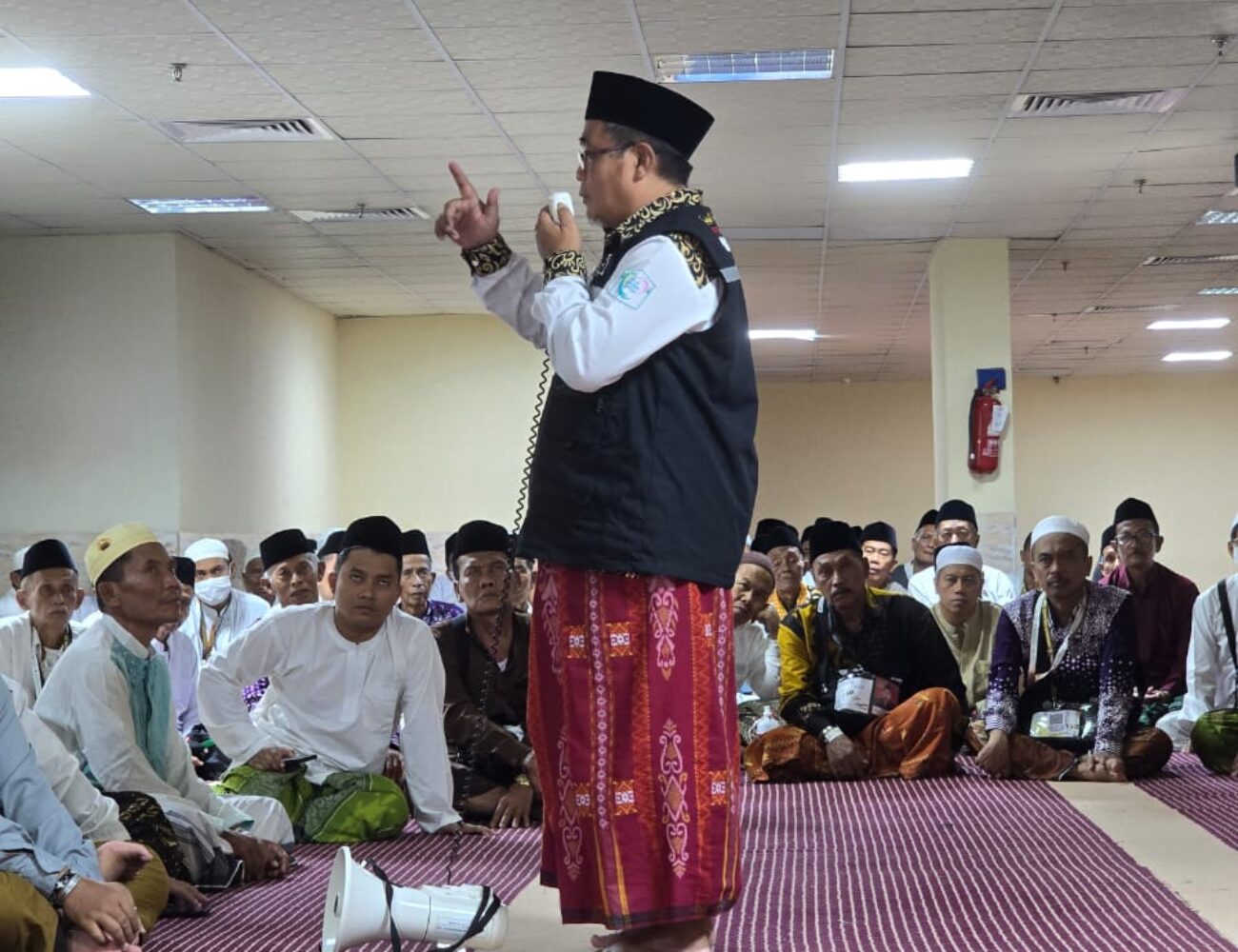 Jemaah Haji Kloter Sub 96 Sumenep Dapat Pengarahan Sebelum Berangkat ke Arofah