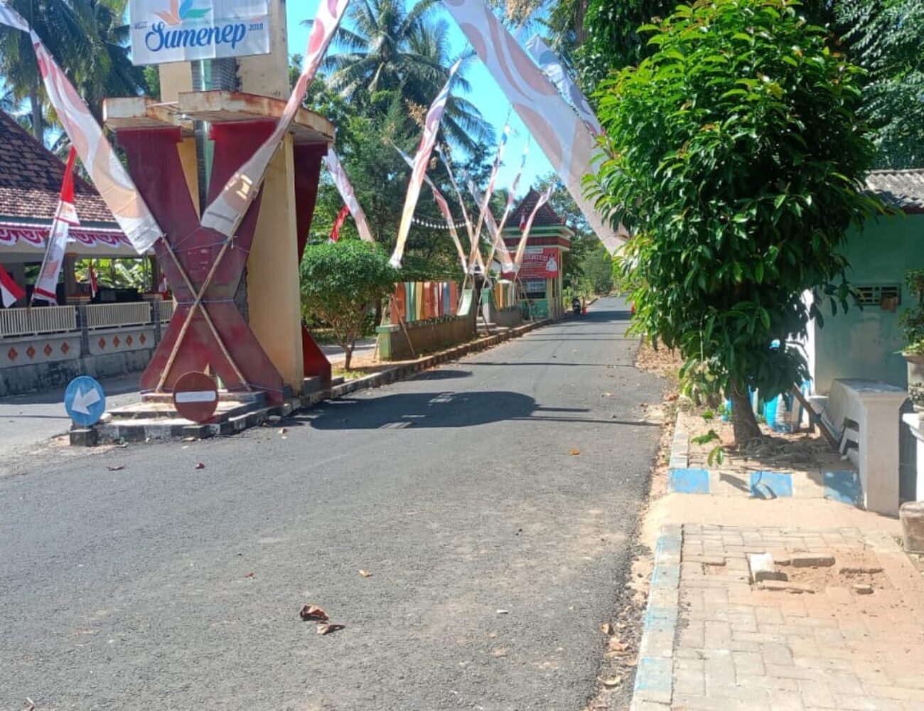 Akses Jalan Menuju Objek Wisata Pantai Lombang Kini Sudah Mulus Kembali
