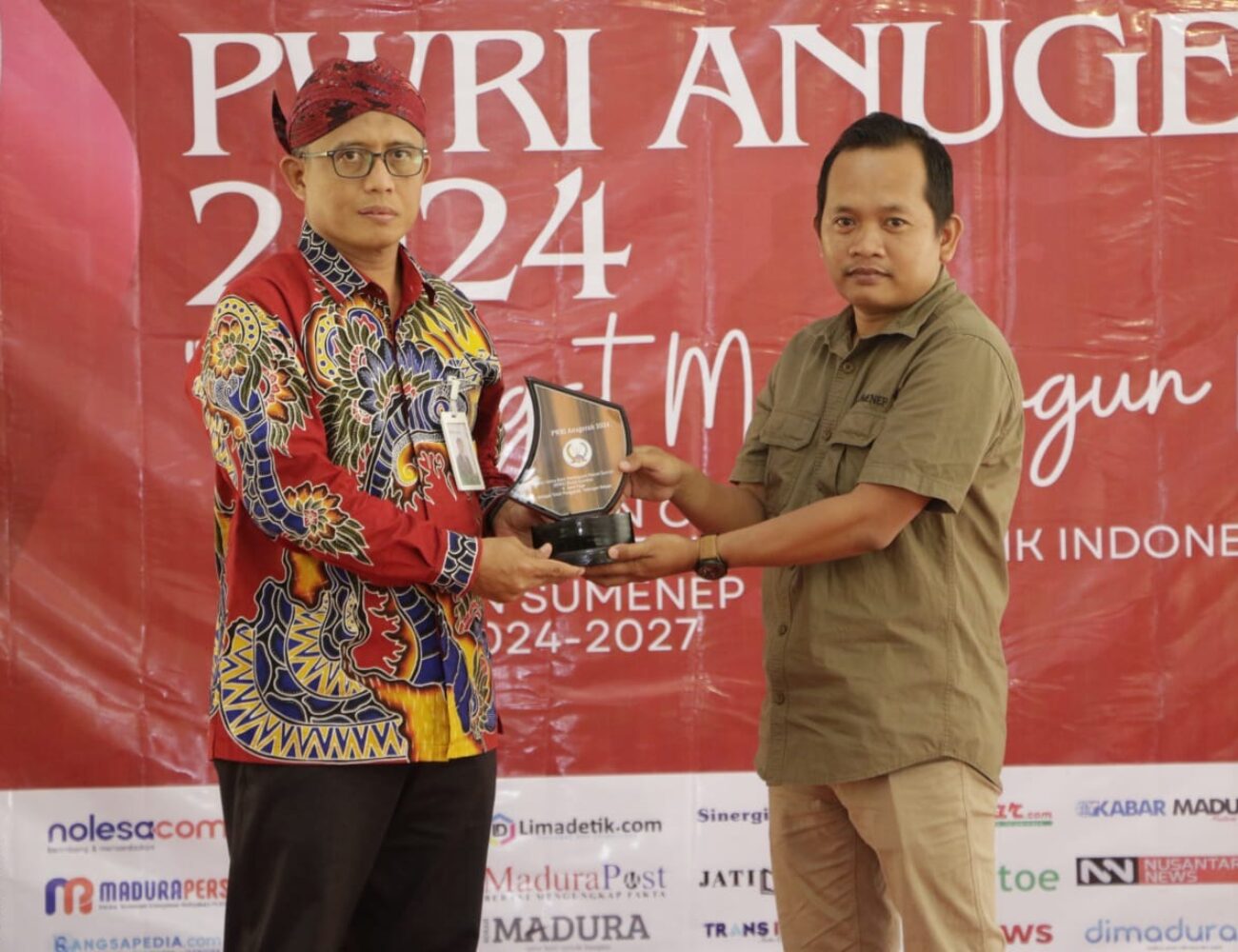 Jadi Tokoh Penggerak Tabungan Pelajar, Hairil Fajar Raih Penghargaan Pada PWRI Anugerah 2024