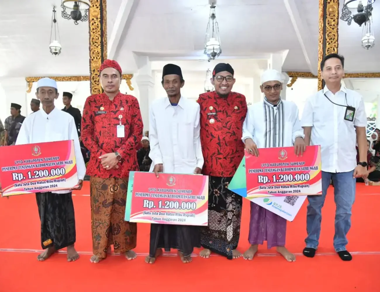 Bupati Sumenep Berikan Tunjangan Terhadap Ribuan Guru Ngaji
