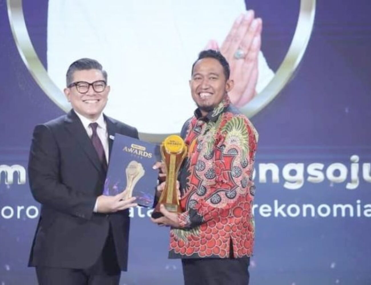 Achmad Fauzi Dinobatkan sebagai Tokoh Pendongkrak Pariwisata dan Perekonomian Daerah