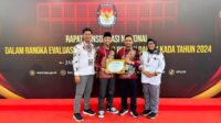 KPU Sumenep Terima Penghargaan Dari KPU RI