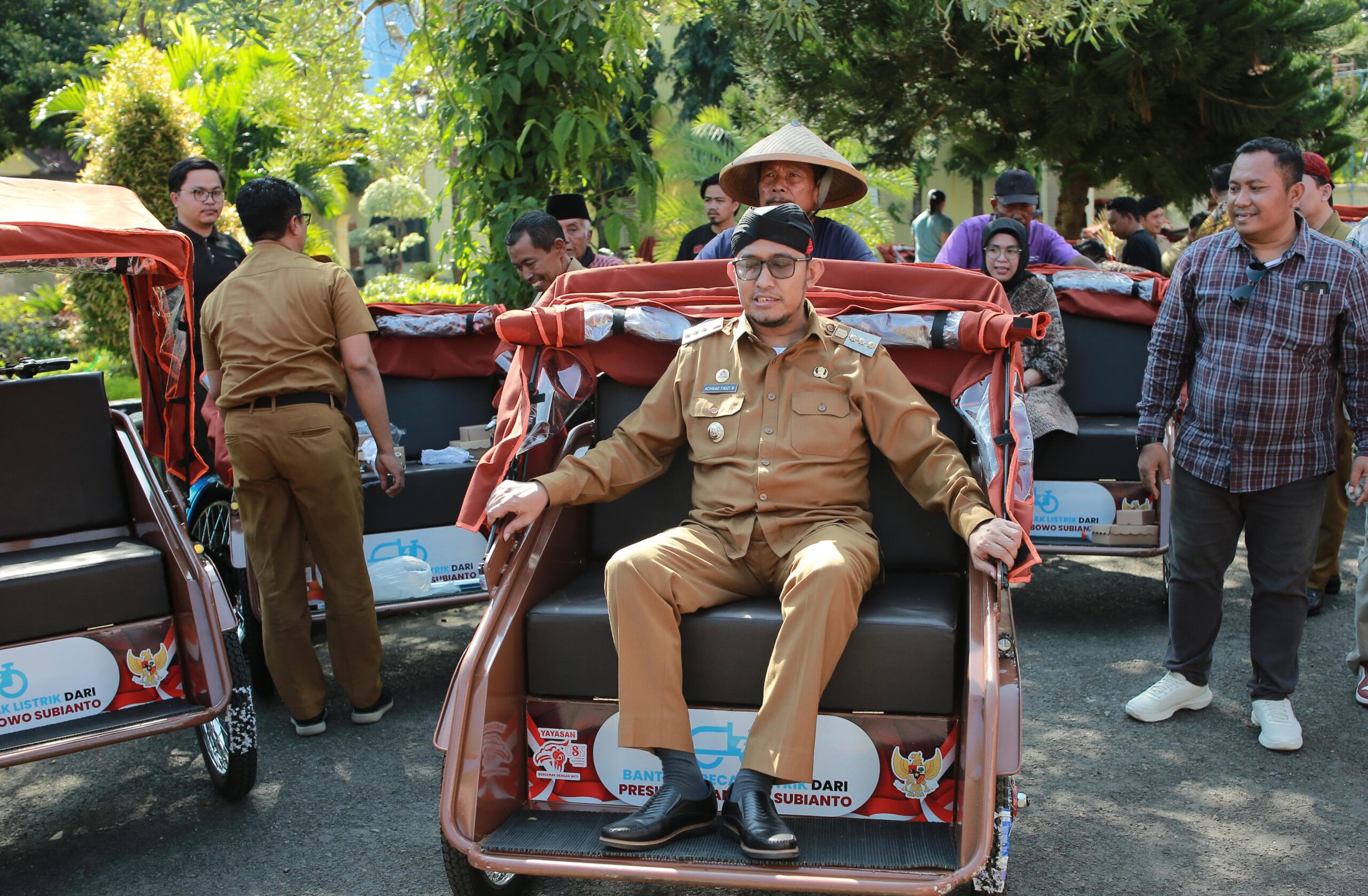Bupati Sumenep Serahkan Bantuan BecakLlistrik Dari Presiden RI