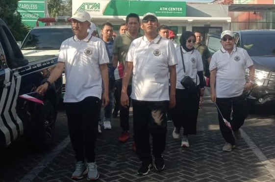 BPRS Bhakti Sumekar Gelar Jalan Sehat Semarakkan HUT ke-80 RI