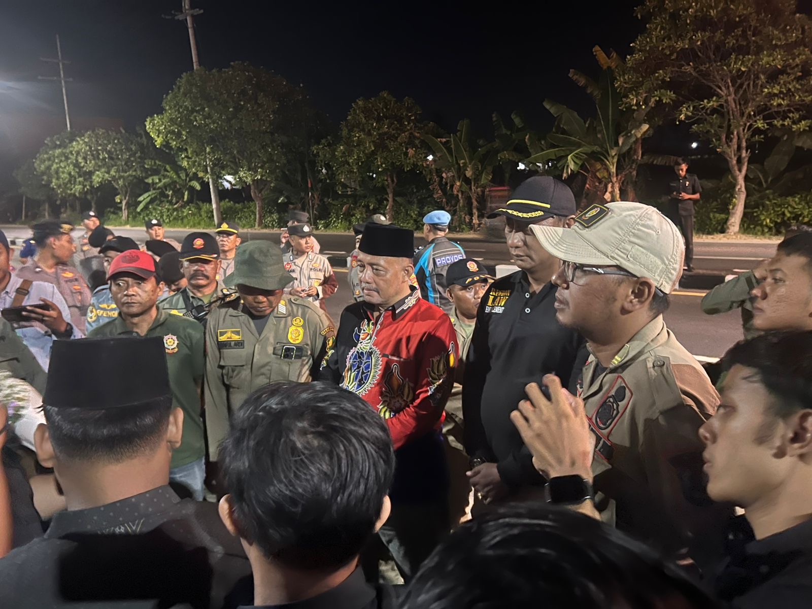 Malam Bukan Penghalang, Ketua DPRD Sumenep Temui Mimbar Kemanusiaan DPC GMPK di Tengah Kesibukan
