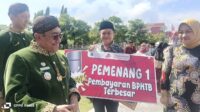 Dr. Naghfir Terima Piagam Penghargaan di Harjad ke-756 Sumenep Sebagai Pembayar BPHTB Terbesar