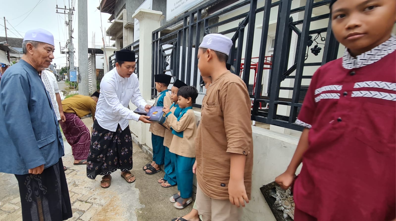 PWRI Sumenep Wujudkan Semangat Hari Santri Lewat Aksi Berbagi