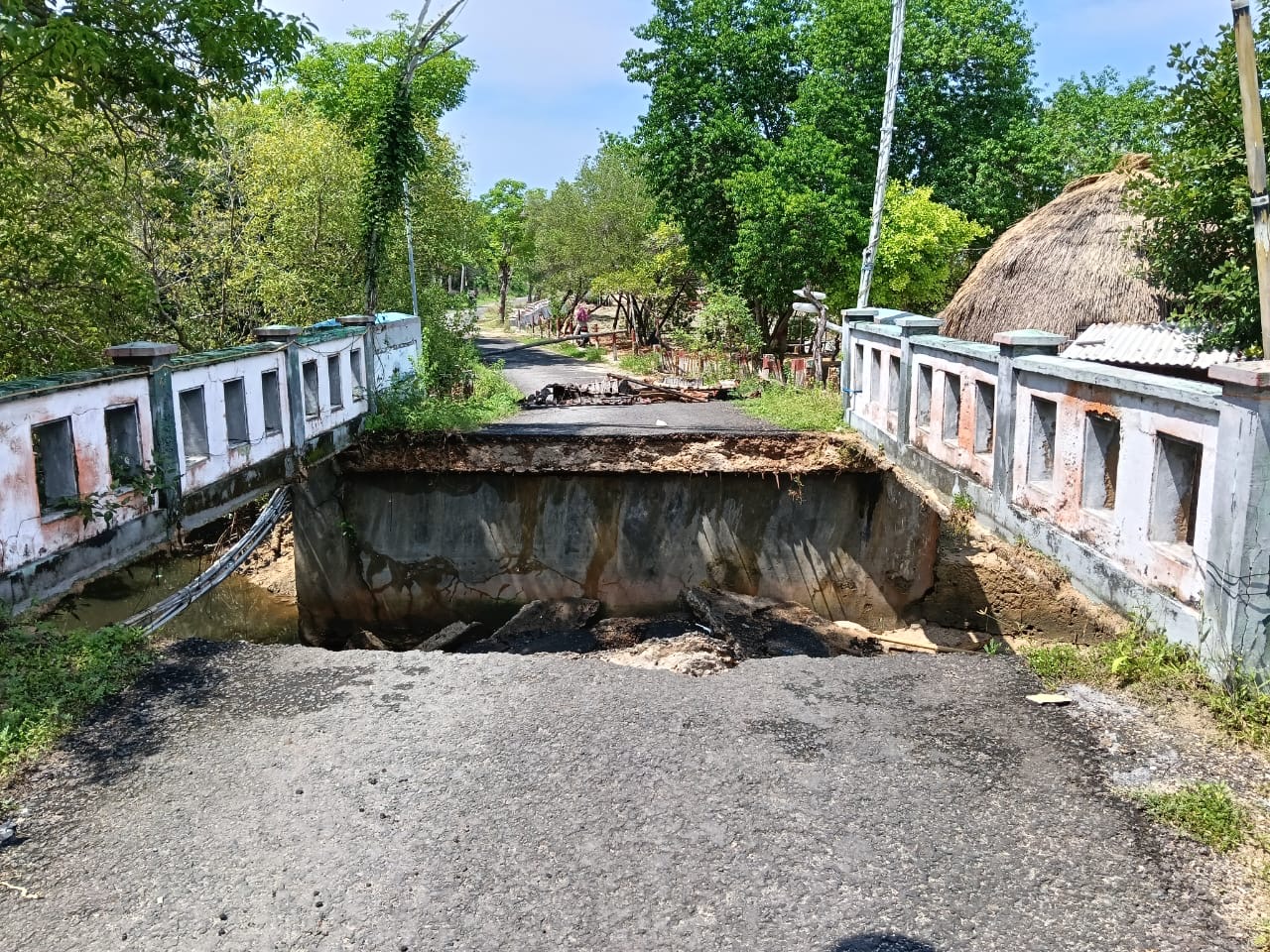 Jembatan Ambruk di Giligenting Tak Kunjung Tertangani, Warga Masih Menanti Janji Perbaikan