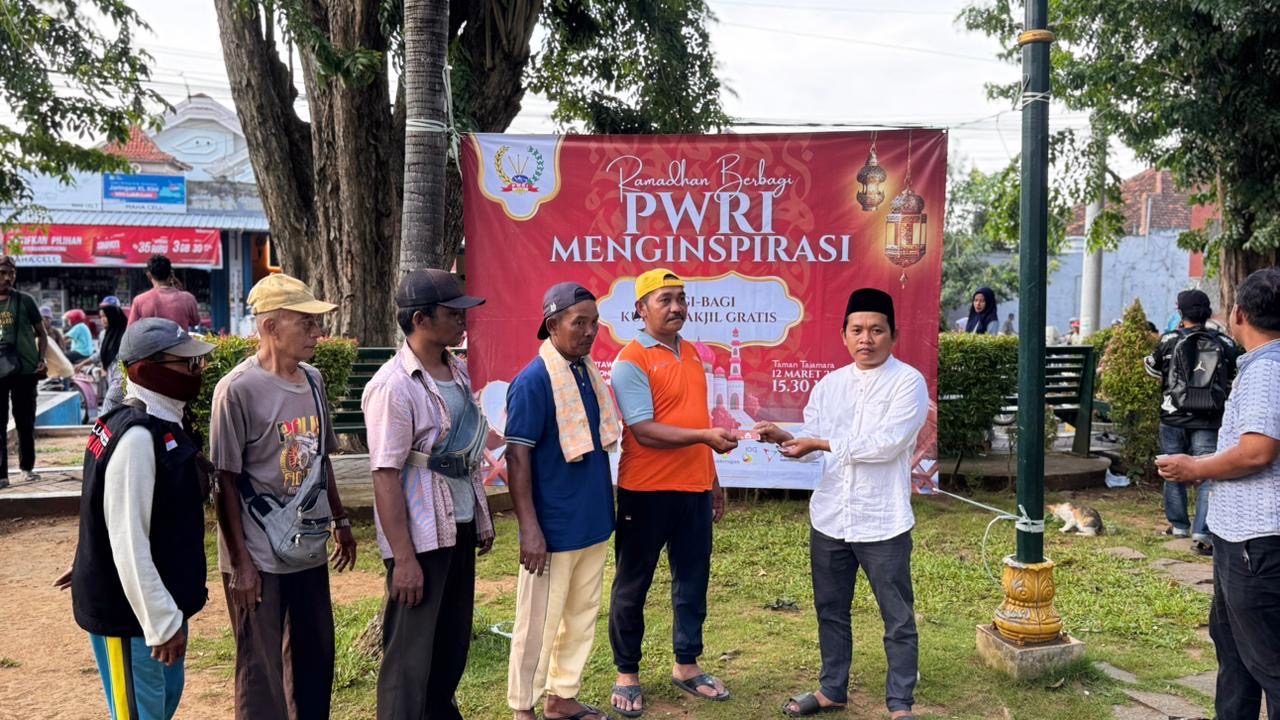 Tiga Tahun Berturut-turut, PWRI Sumenep Konsisten Bagikan Kupon Takjil Gratis di Tajamara